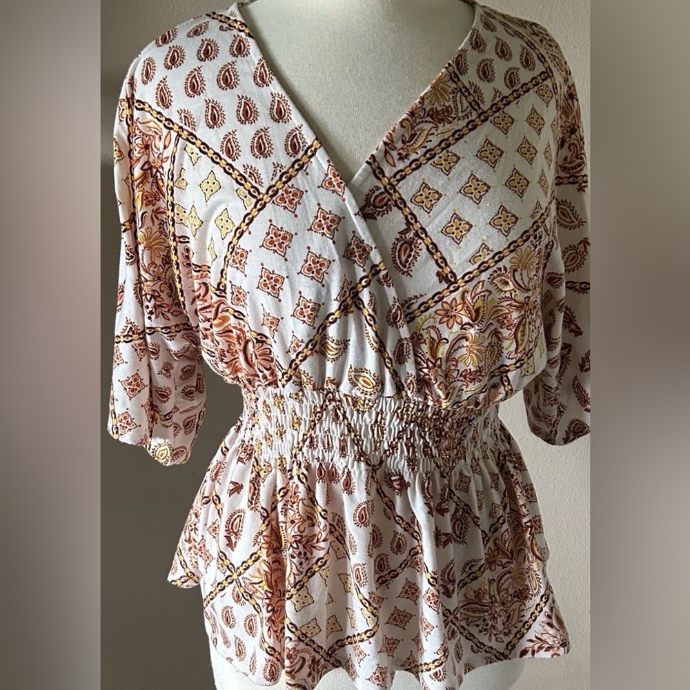 Women's Parallel skies White & Brown Patterned V-Neck Peplum Top Size M